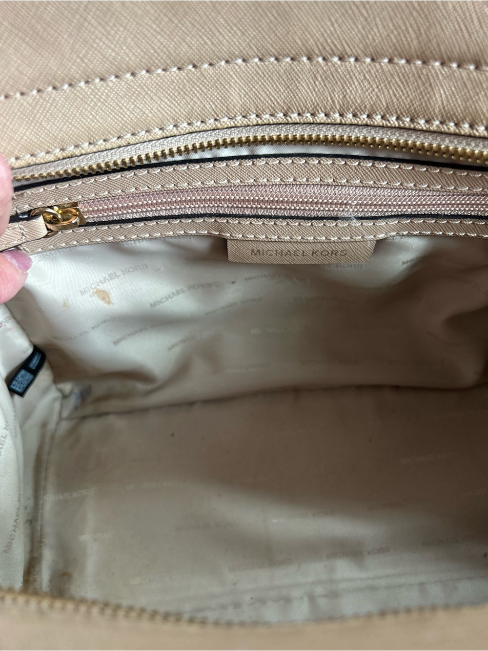 Michael Kors Selma Saffano Leather Medium Satchel in Oyster - Picture 9 of 16